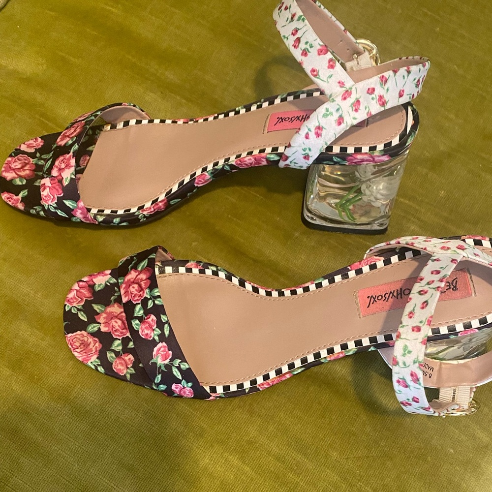 BETSEY JOHNSON LIVVIE FLORAL LUCITE HEEL SANDALS